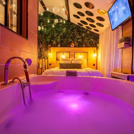 Love Room Romantique Les Petits Plaisirs Angers Eksteriør billede